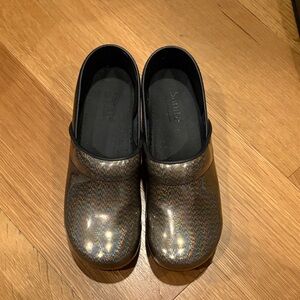 Sanita holographic gray clogs